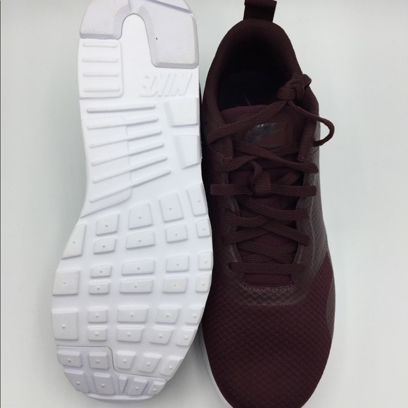 Women’s Nike Air Max Tavas - Picture 8 of 8